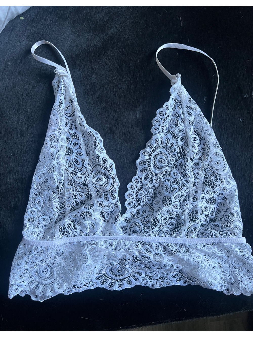 WHITE LACE BRALETTE
